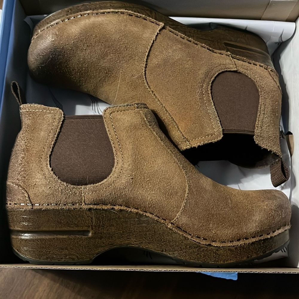 Dansko Frankie Burnished Suede Booties size 39 8-8.5 Brown
